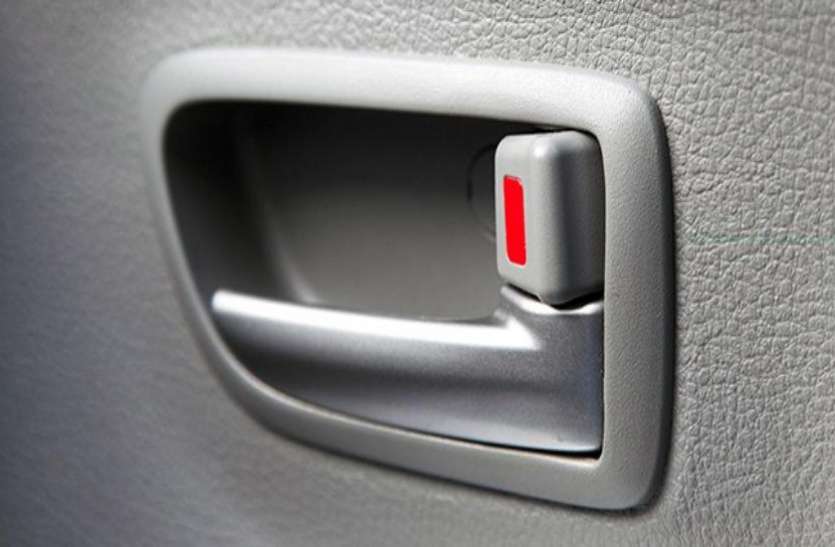 car lock कार के अंदर लॉक हो गया है कोई तो इस ट्रिक से एक मिनट में अनलॉक करें दरवाजे