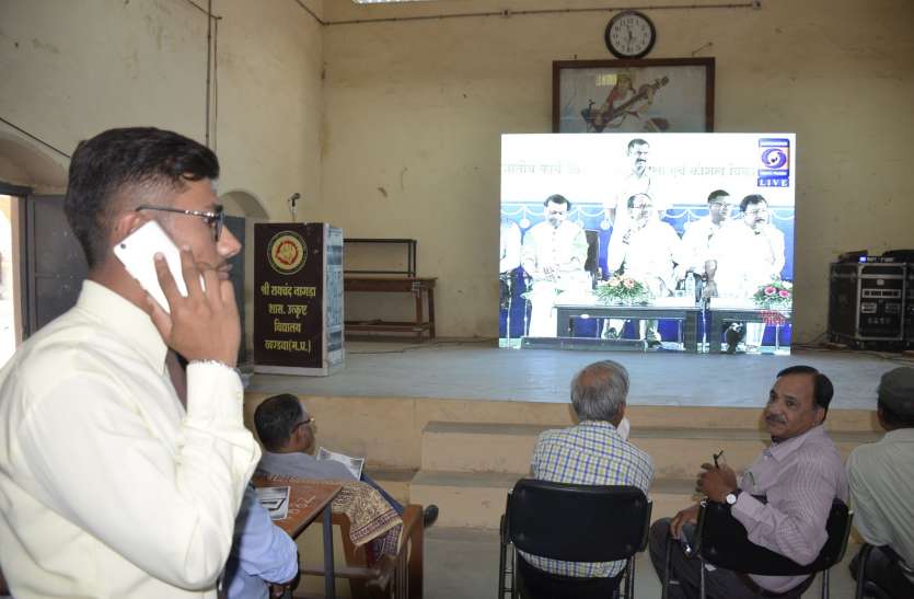 excellence school Students ask questions in Career counseling with CM उत्कृष्ट स्कूल के छात्र ने पूछे दो सवाल, सीएम ने दिए ये जवाब