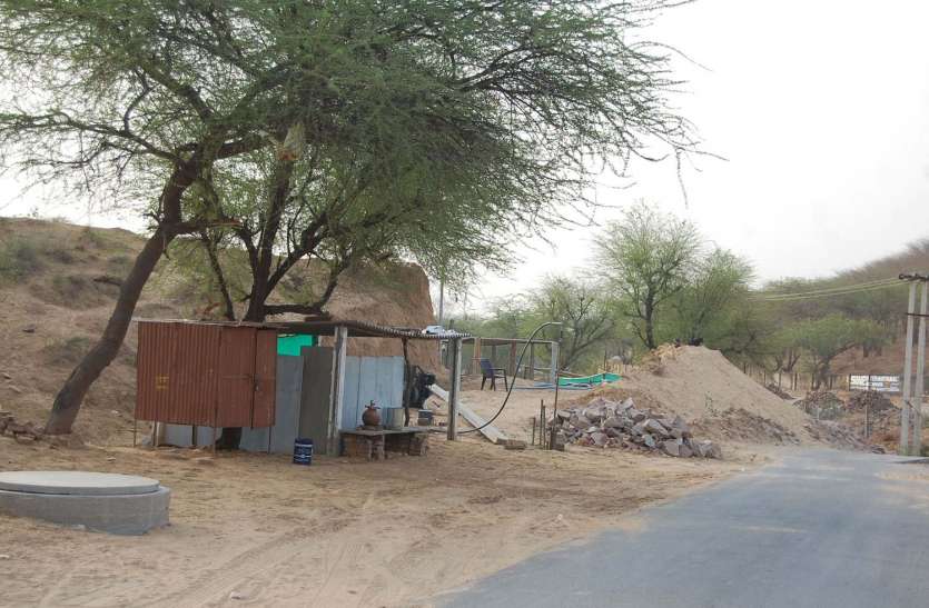 Illegal recovery on the name of development फर्जी बिल बुक छपवाकर विकास के नाम पर अवैध वसूली