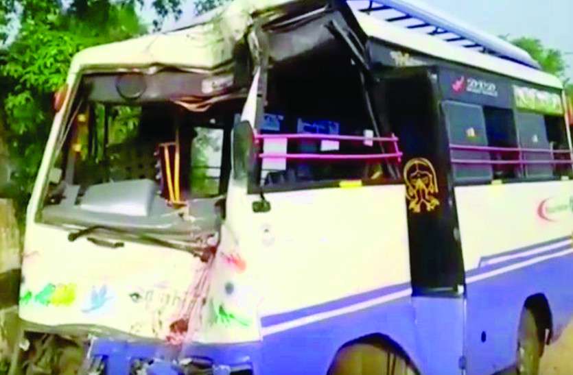 The driver took a nap , two died चालक की झपकी ने ले ली दो की जान