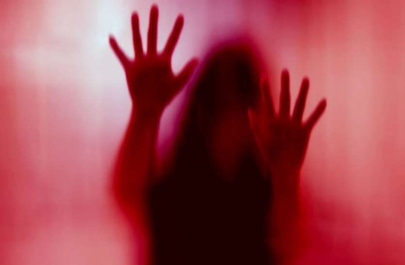 father rape असम: बाप ने किया रेप का प्रयास तो बेटी ने कुल्हाड़ी से कर डाले टुकड़े, सबूत मिटाने को घर में किया दफन