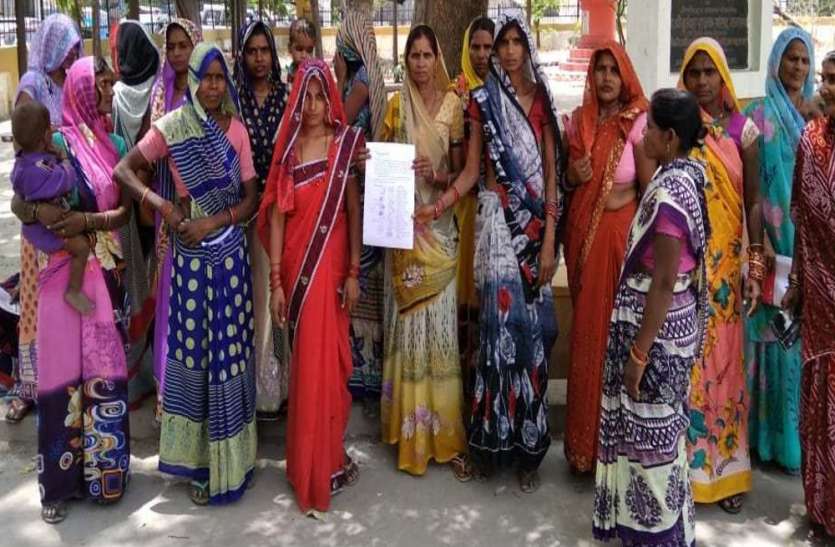 Ration black marketing in Unnao UP news सरकारी कर्मचारियों की मिलीभगत, शासन से मिलने वाले राशन की कालाबाजारी