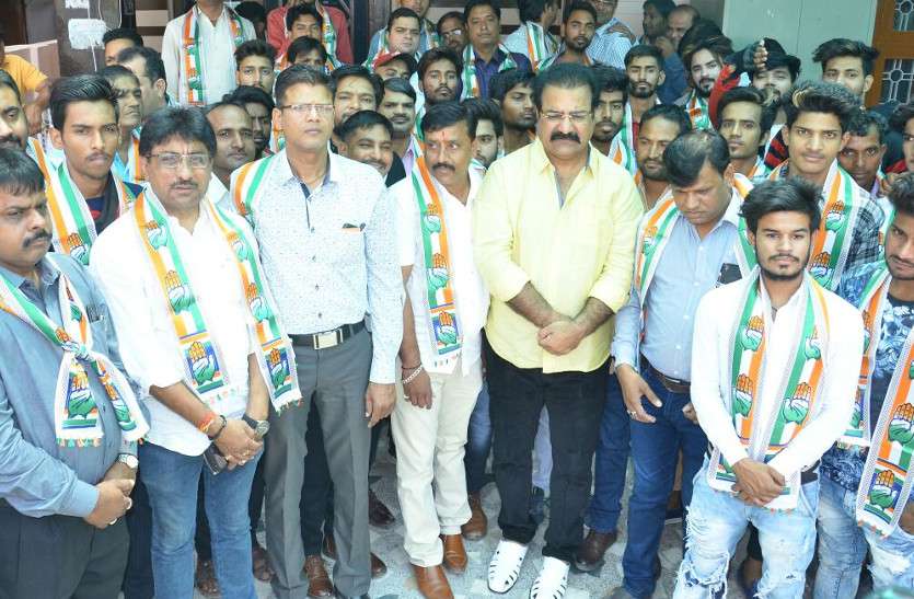 RAJASTHAN CONGRESS BJP राजस्थान में अब BJP के कई नेताओं सहित 100 से ज़्यादा कार्यकर्ताओं ने थामा कांग्रेस का दामन
