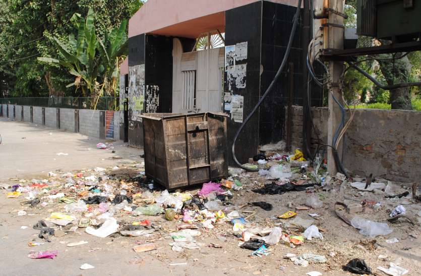 garbage container 22 वार्डों में सफाई पर खर्च होंगे चार करोड़