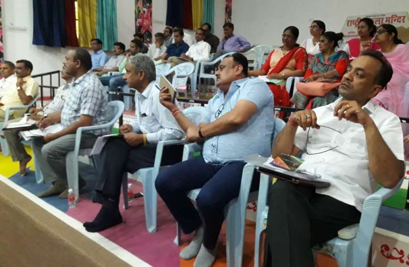 seminar जीएसटी में अभी भी मुश्किल, कब अच्छा साबित होगा ?