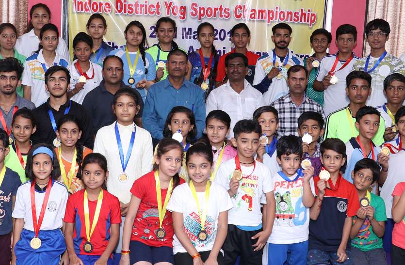 district yoga championship सुयश व आची को स्वर्ण पदक