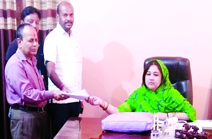 Jashpur Nagar पानी की समस्या लेकर नगरपालिका उपाध्यक्ष के पास पहुंचे वार्ड के लोग