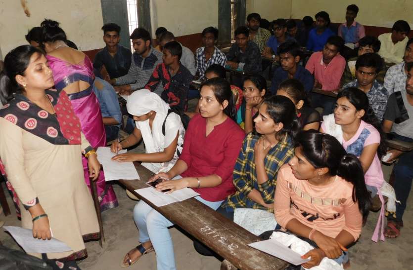 Guidance being given to students through counseling छात्रों को काउंसलिंग के माध्यम से दिया जा रहा मार्गदर्शन