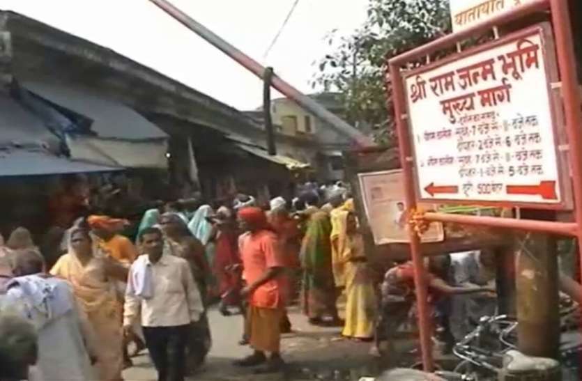 Devotees have problems in worshiping Ram Janm bhoomi Mandir in summer तकलीफ़ : बहुत कठिन है डगर रामलला के दर्शनों की देनी पड़ती है अग्नि परीक्षा