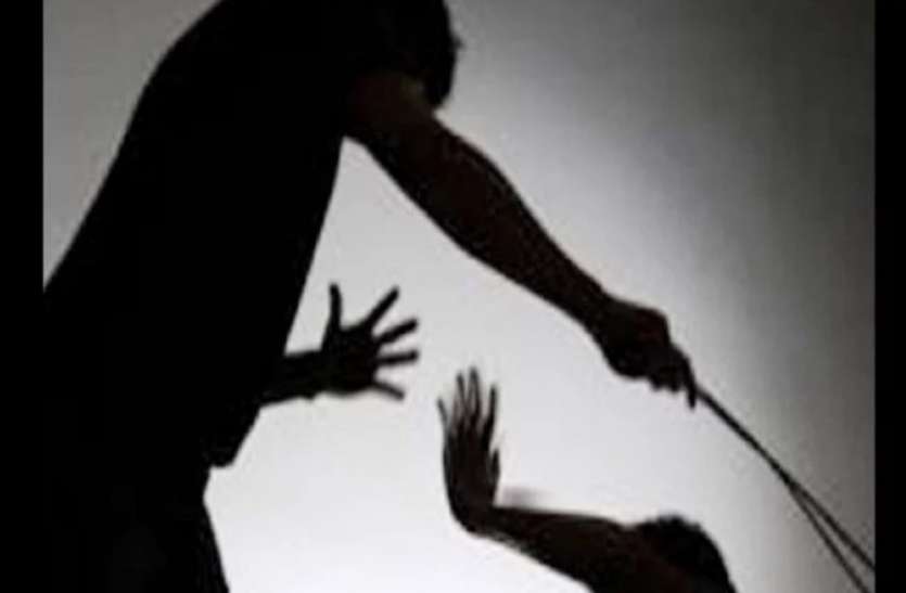 son beats his old father in udaipur बेटे मारते हैं मुझे, बचा लो... उदयपुर के इस वृद्ध पिता की कहानी सुनकर आप भी नहीं रोक पाएंगे अपने आंसू