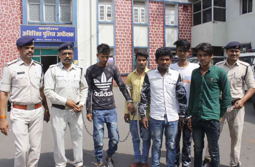 crime लहुलुहान व्यापारी ने लुटेरों के वाहन का नंबर देखकर पकड़वाया
