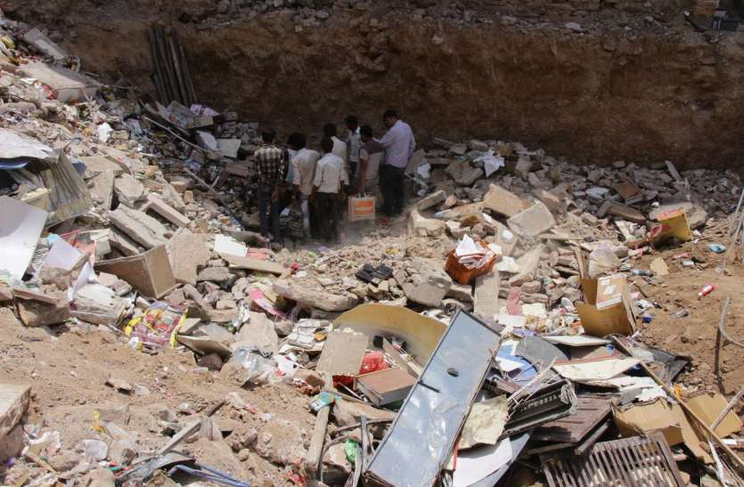 Jodhpur,building collapse,Jodhpur Hindi news,jodhpur latest news,Nagar nigam jodhpur, जोधपुर हादसा : फिर बिल्डिंग गिरने से मच सकती है चीख-पुकार खतरा टला नहीं, दो इमारतों को खाली करने के आदेश