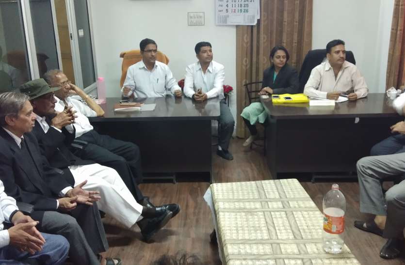 Demand of High Court bench in Udaipur हाइकोर्ट बेंच संघर्ष समिति की बैठक में निर्णय....धरना जारी, जुटाएंगे जन समर्थन