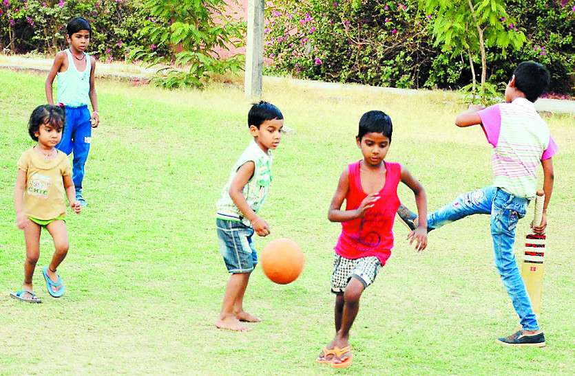 school play ground साठ फीसदी स्कूलों में भी नहीं बच्चों के लिए खेल की जगह