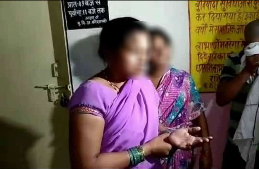 पति के मौत के बाद प्रधानमंत्री आवास के लिए चक्कर लगा रही महिला पर प्रोग्राम आपरेटर रखता था बुरr नजर ! पति के मौत के बाद प्रधानमंत्री आवास के लिए चक्कर लगा रही महिला पर प्रोग्राम आपरेटर रखता था बुरी नजर !
