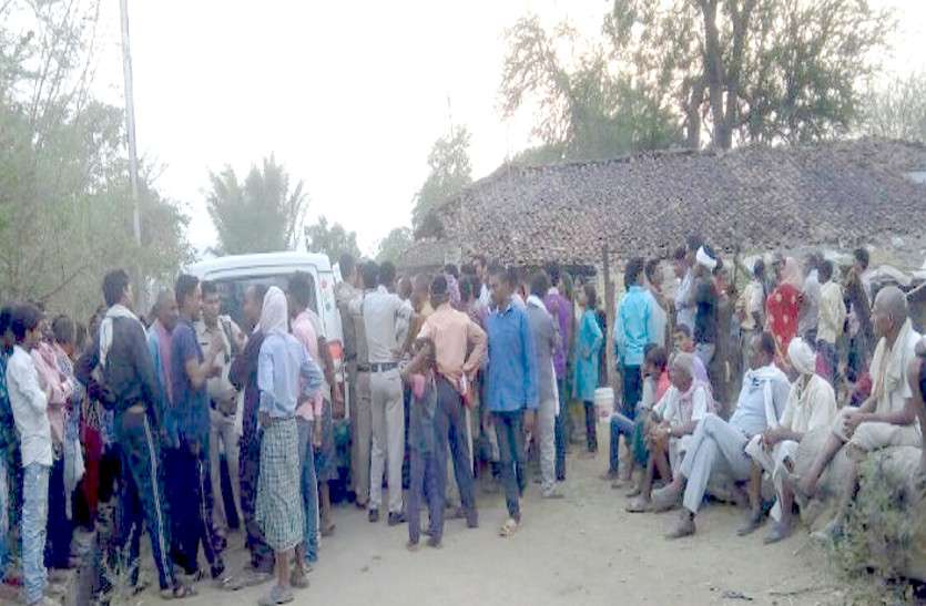 CG News इस शख्स को देखकर होश खो बैठे लोग, जमकर कर दी पिटाई, अब गांव बना छावनी