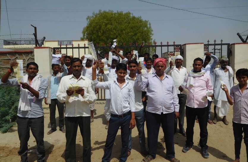 lawan news बिल जमा नहीं होने पर ग्रामीणों ने किया प्रदर्शन