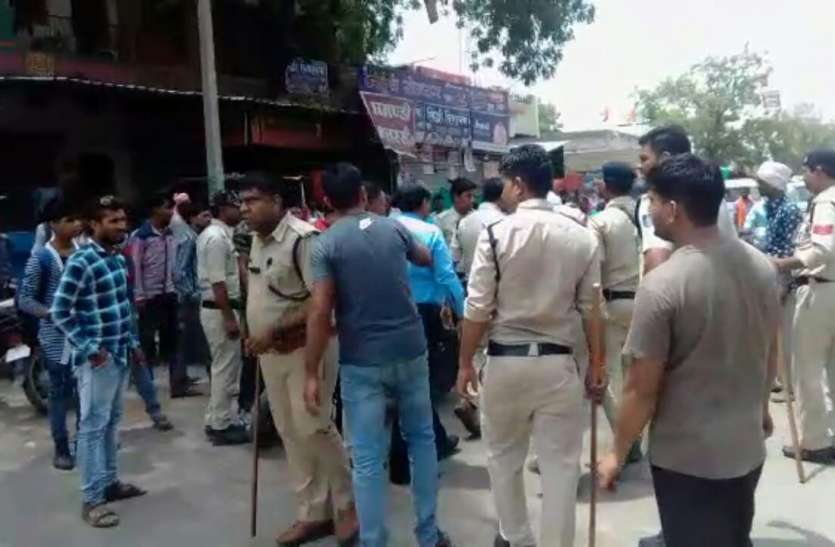 patrika बंद के दौरान पुलिस ने किया बल प्रयोग, बंद कराने वालों को खदेड़ा