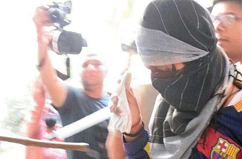 murder acussed पुलिस से बचने के लिए यहां मजदूरी कर काट रहा था फरारी, गांव आते ही गिरफ्तार हुआ हत्या का आरोपी
