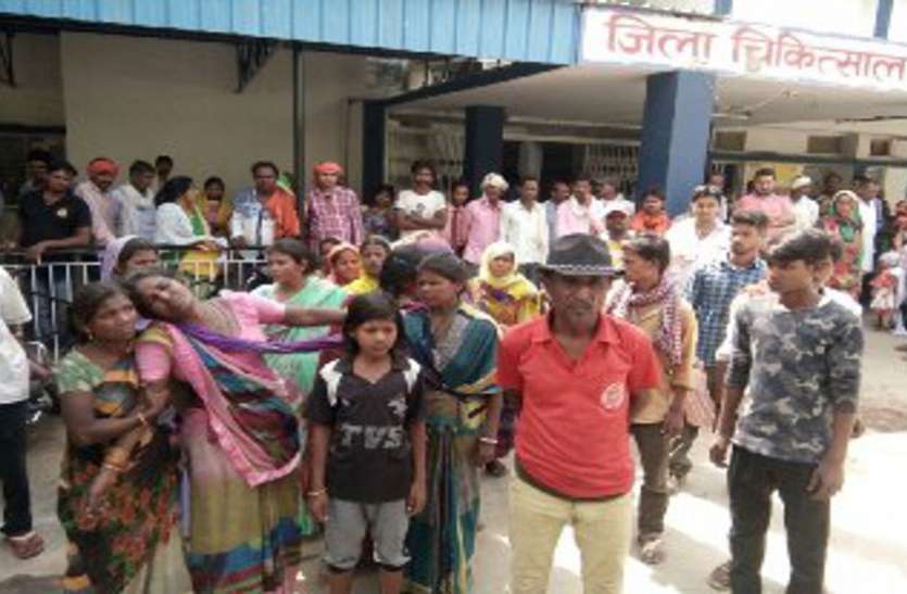 Death of young man from Current करंट से झुलसे युवक की मौत, परिजनों ने किया हंगामा, लापरवाही का लगाया आरोप