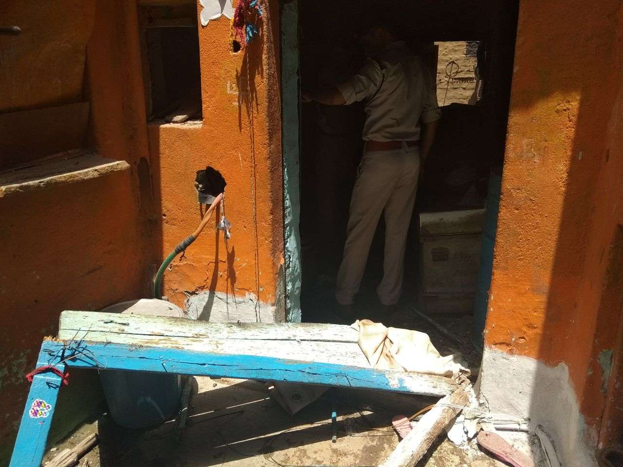 Big Breaking बीच बाजार में एक के बाद एक हुए कई धमाके, मची भगदड़, 6 घायल