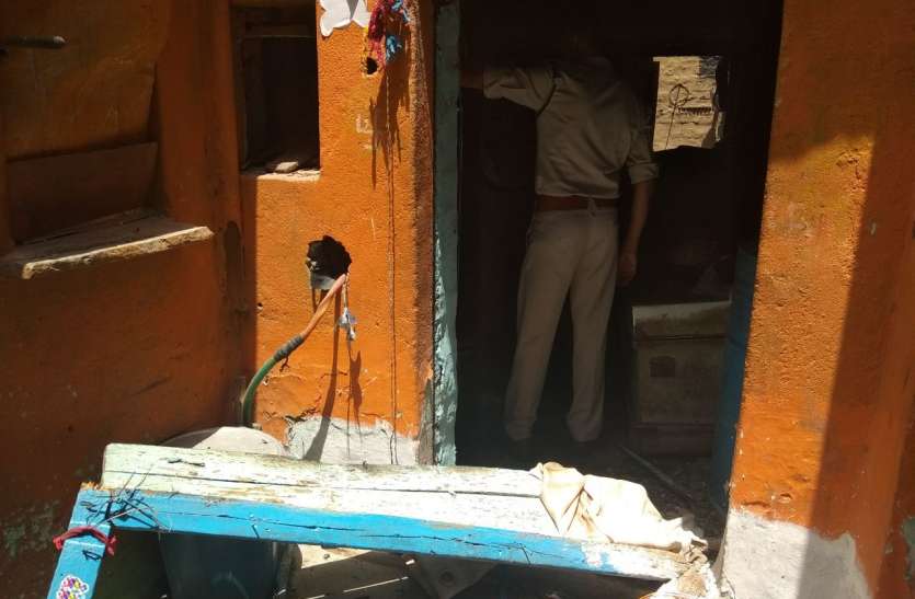 Big Breaking बीच बाजार में एक के बाद एक हुए कई धमाके, मची भगदड़, 6 घायल Big Breaking बीच बाजार में एक के बाद एक हुए कई धमाके, मची भगदड़, 6 घायल