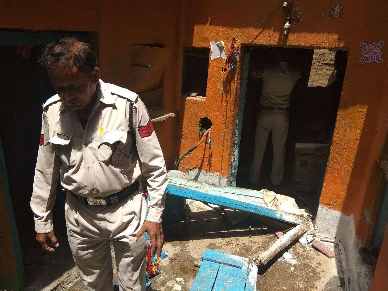 Big Breaking बीच बाजार में एक के बाद एक हुए कई धमाके, मची भगदड़, 6 घायल