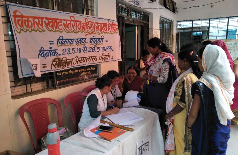 Health check up of women in camps शिविर में हुई महिलाओं के स्वास्थ्य की जांच