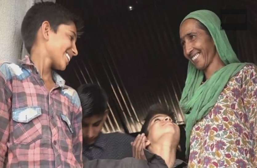 Zareena Bibi 12 साल से टेंट में गुजारा कर रहा था परिवार, प्रधानमंत्री आवास योजना से मिला आशियाना