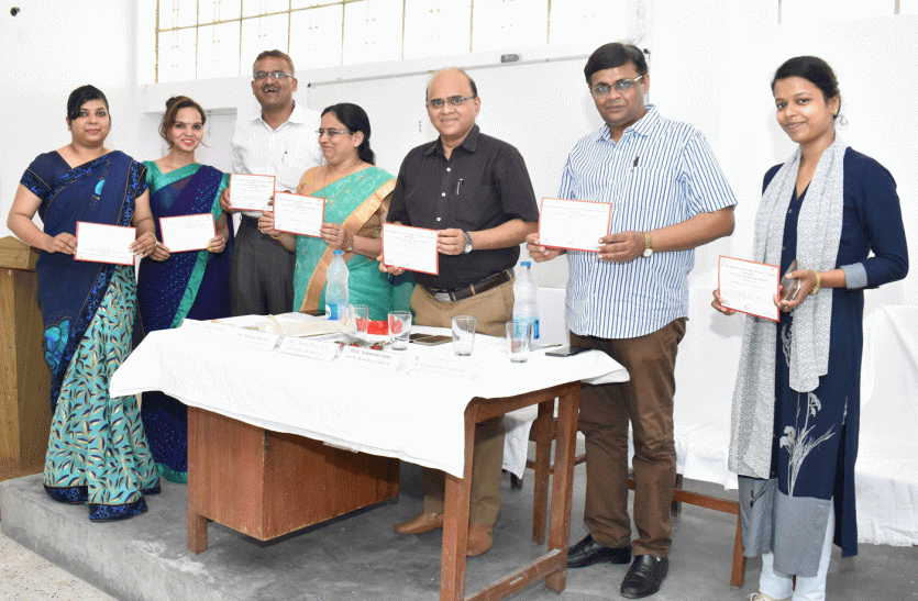 National workshop on Gurukul teaching method at Awadh University अवध यूनिवर्सिटी में गुरुकुल शिक्षण पद्धति पर आधारित पांच दिवसीय राष्ट्रीय कार्यशाला का हुआ समापन