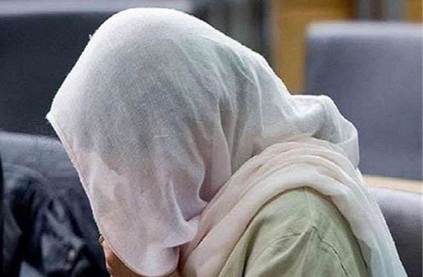 Woman ससुर ने अपनी ही बहू के साथ ये क्या कर दिया