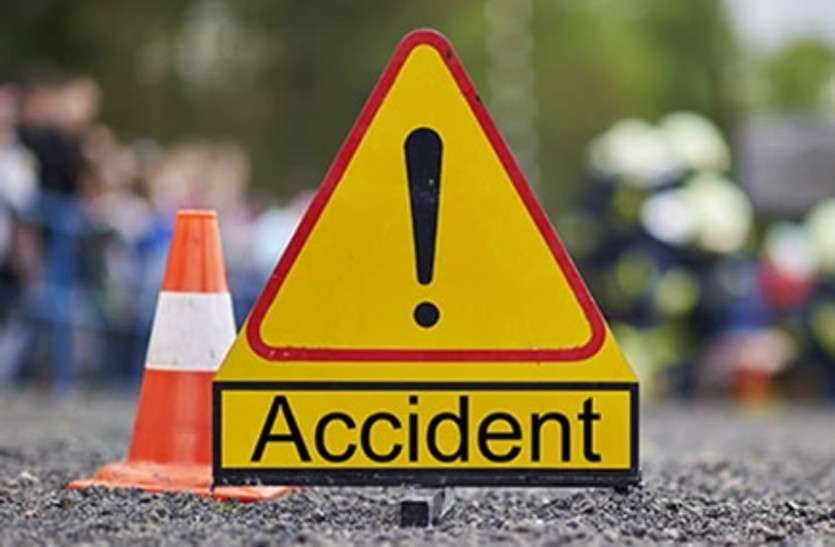 accident in tonk खड़े कंटेनर में टेम्पो घुसा, दम्पती की मौत, 11 घायल