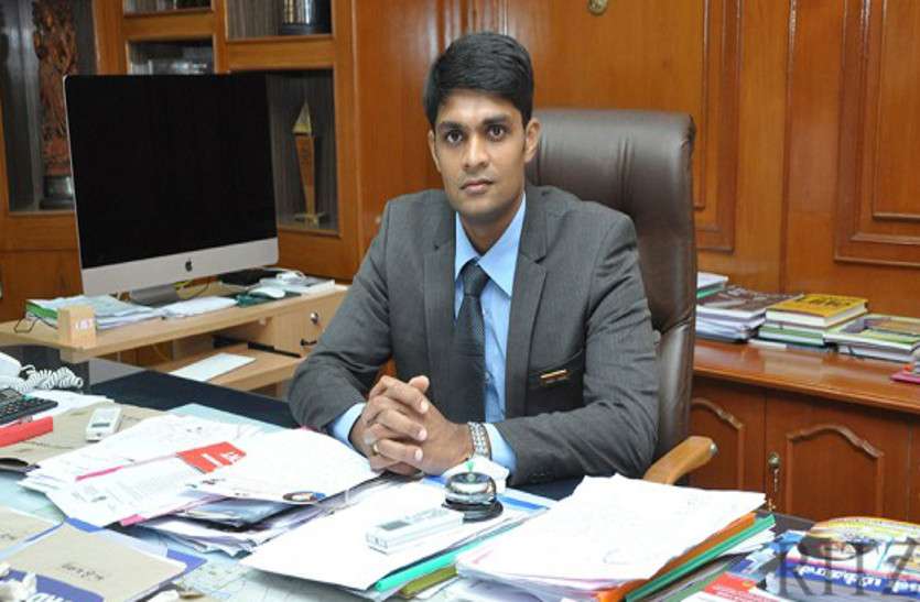 District Collector N. Venkatesh has been transferred जिला कलक्टर एन. वेंकटेश की कर दी गई बदली