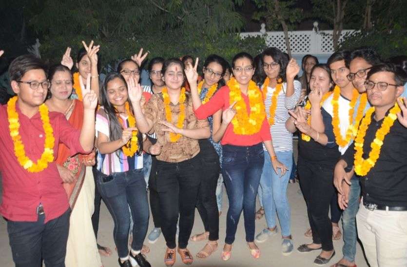 sikar topper