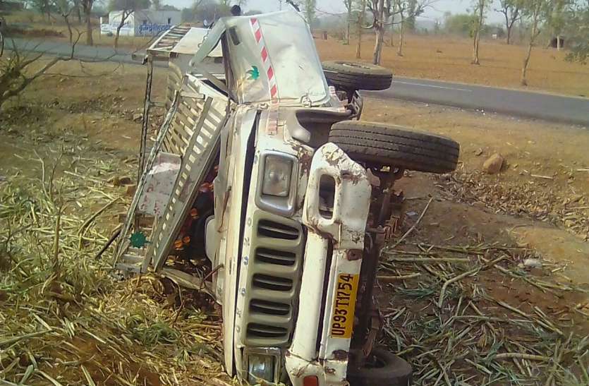 The death अनियंत्रित होकर पिकअप वाहन पलटा,चालक की मौत