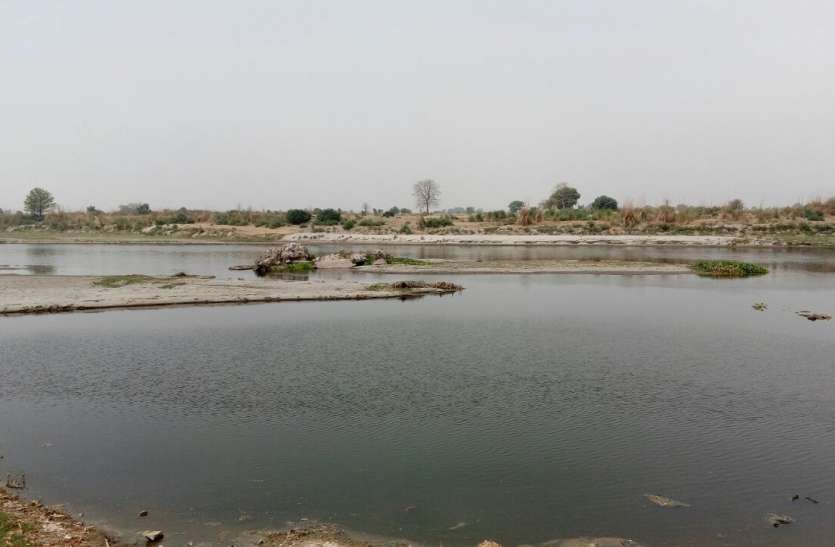 Yamuna flows अजब-गजब: यहां बहती हैं उल्टी यमुना