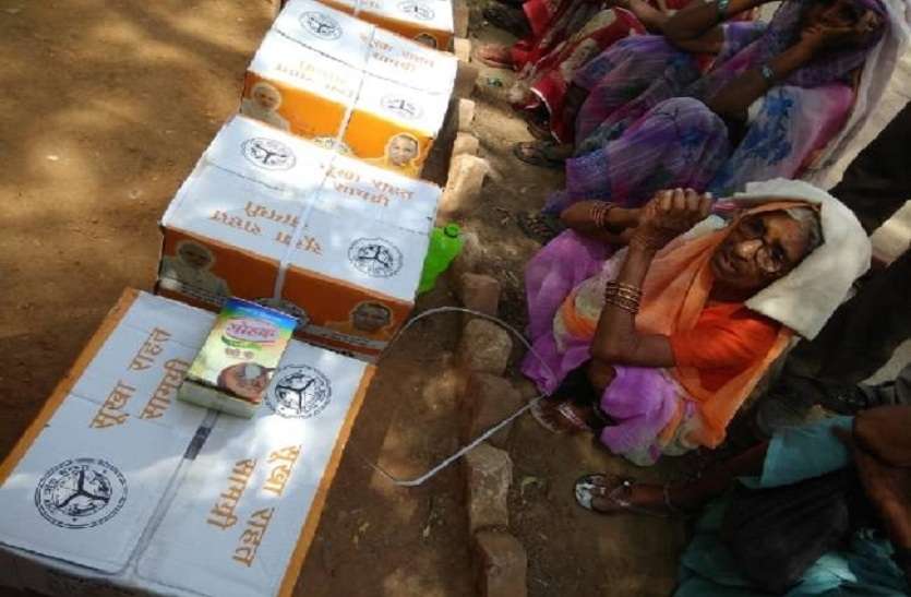 big scam in sarkari schemes राहत किट में नहीं रखा जा रहा मानकों का ख्याल, ठेकेदार की मनमानी से नहीं मिल पा रही सही सामग्री