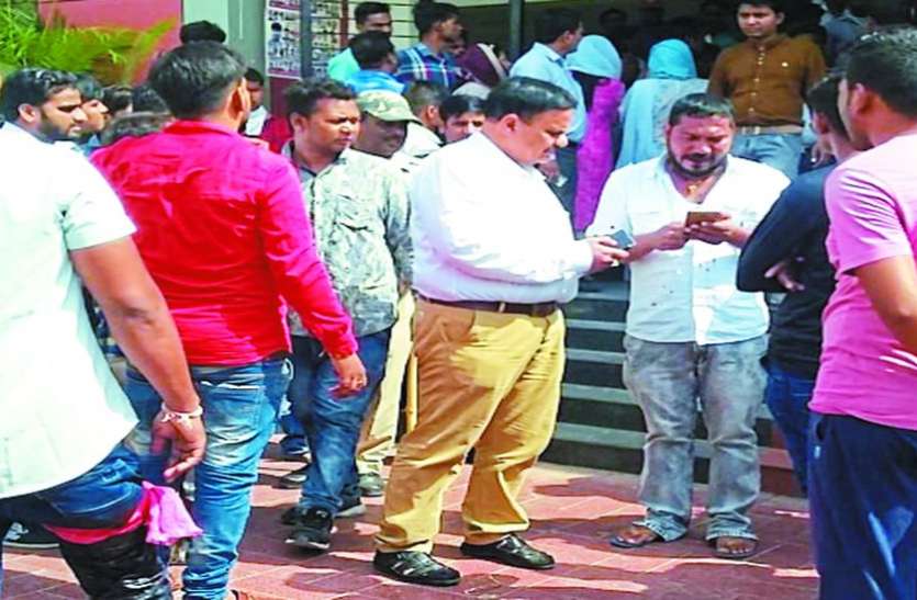 rto गाड़ी का फर्जी रजिस्टे्रशन करने के नाम पर आरटीओ मेें चली थी चाकू, अब होगी कार्रवाई