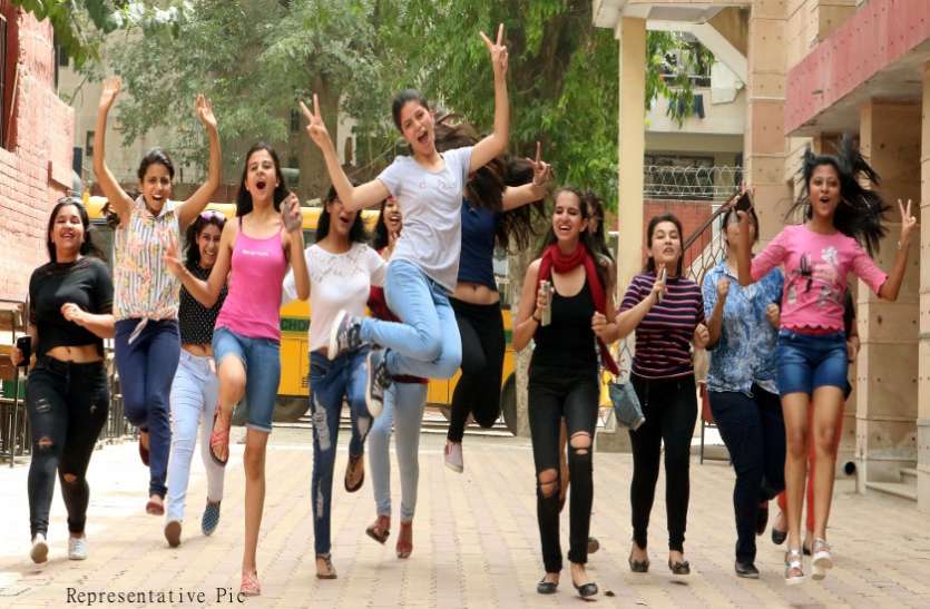 CBSE Class 12th Result 2018 CBSE Result 2018 : टॉप 3 पर लड़कियों का कब्जा, ओवरऑल परिणाम में लड़कियों ने बाजी मारी