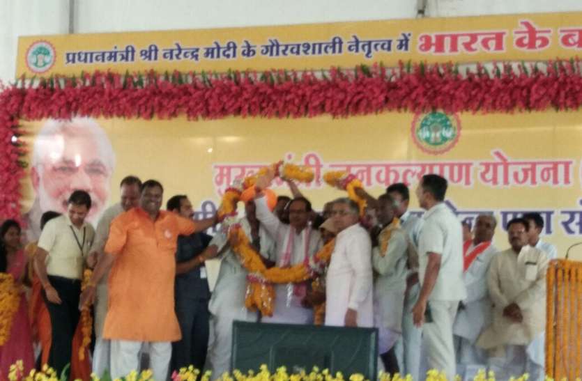 Patrika रतलाम के मंच से बोले सीएम, 200 रुपए में बिजली देगी सरकार