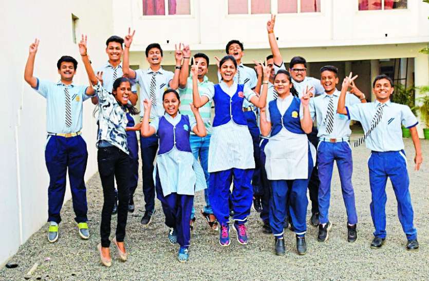 cbse CBSE लड़कों का दबदबा तो बेटियां भी रहीं बेमिसाल, शिवांश व श्रद्धा ने 97% के साथ किया जिले में टॉप