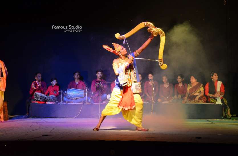 ramlila एक घंटे की रामलीला में दिखाया राम का जीवन
