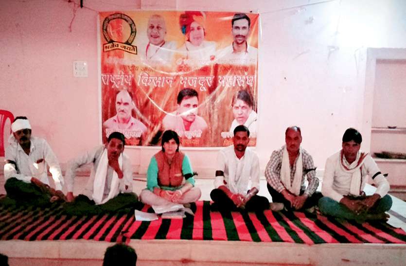 kisaan protest, kisaan andolan, formar, patrika news, patrika bhopal, bhopal mp, ashoknagar news, ashoknagar patrika, patrika bhopal, किसान आंदोलन के लिए गांव-गांव घूमकर समर्थन जुटाने का प्रयास, प्रशासन भी अलर्ट