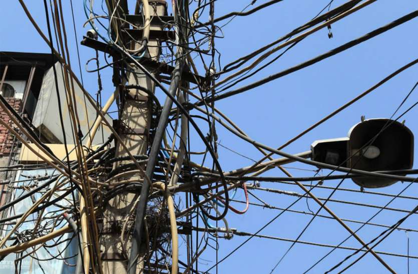 Electricity Department Raid In Allahabad Penalty Charged Rs One Crore -  बिजली विभाग ने चार बजे भोर में की छापेमारी, एक करोड़ का ठोका जुर्माना, 58  पर कानूनी कार्यवाही | Patrika News