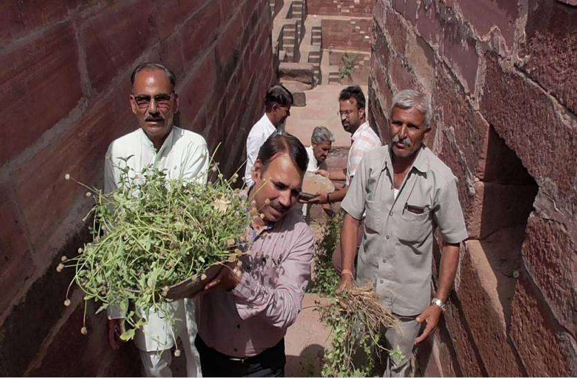 Amrutam Jalam campaign in osiyan श्रम की बूंदों से निखर गई ओसियां की कातन बावड़ी
