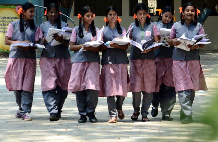 School News नियम की अनदेखी पर स्कूलों को नोटिस देकर भूला सीधी प्रशासन