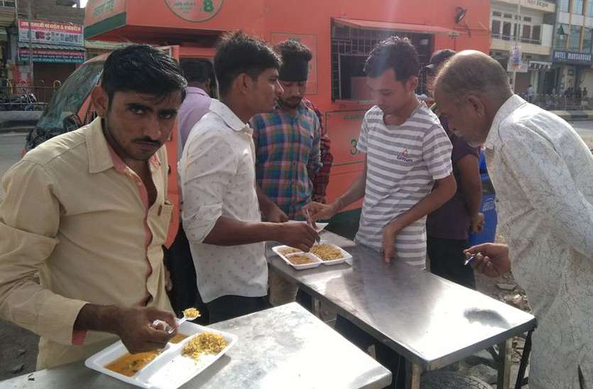 Annapurna Rasoi Van कहीं नाश्ते-खाने में मिली गड़बड़ी तो कहीं बंद मिली पोस मशीनें