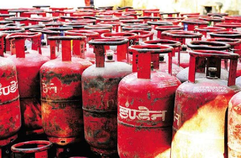 रसोई गैस महिलाओं ने रसोई गैस मूल्य वृद्धि का किया विरोध