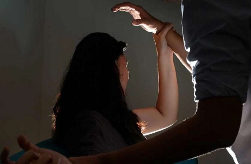 girl माता-पिता के पास सो रही बालिका के अपहरण का प्रयास