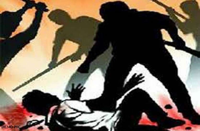 Deadly attack शराब ठेकेदारों पर लगाया दुकान में घुसकर घातक हमला करने का आरोप